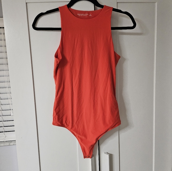 Abercrombie & Fitch Red Seamless High Neck Bodysuit Size Small - Picture 2 of 2